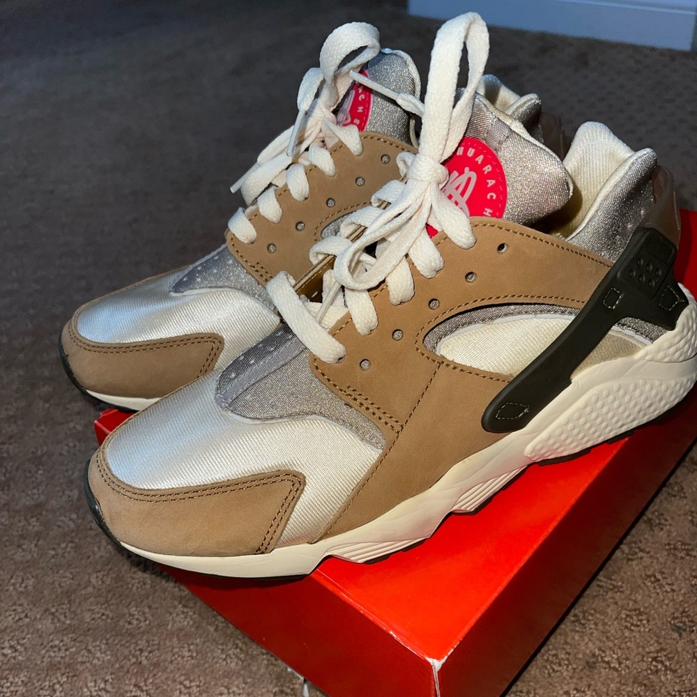 Nike Air Huarache (men 7.5/women 9)